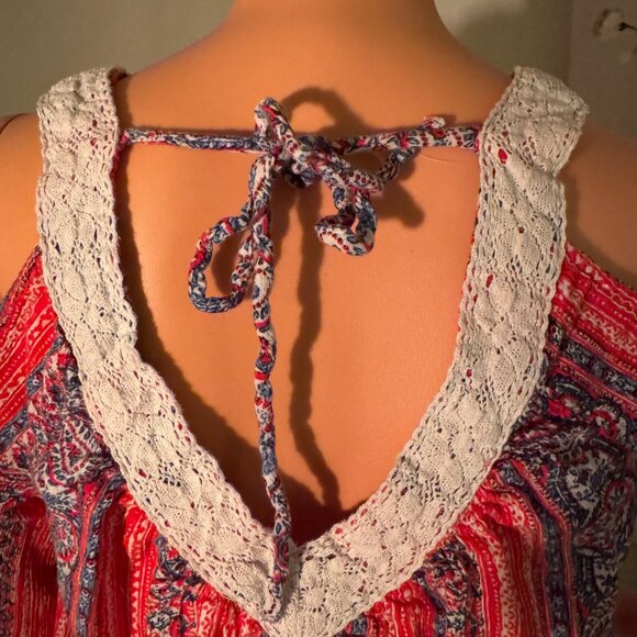 🌸 Hollister Paisley Cold-Shoulder Blouse – Red, White & Blue, Size Small 🌸 - Picture 4 of 5
